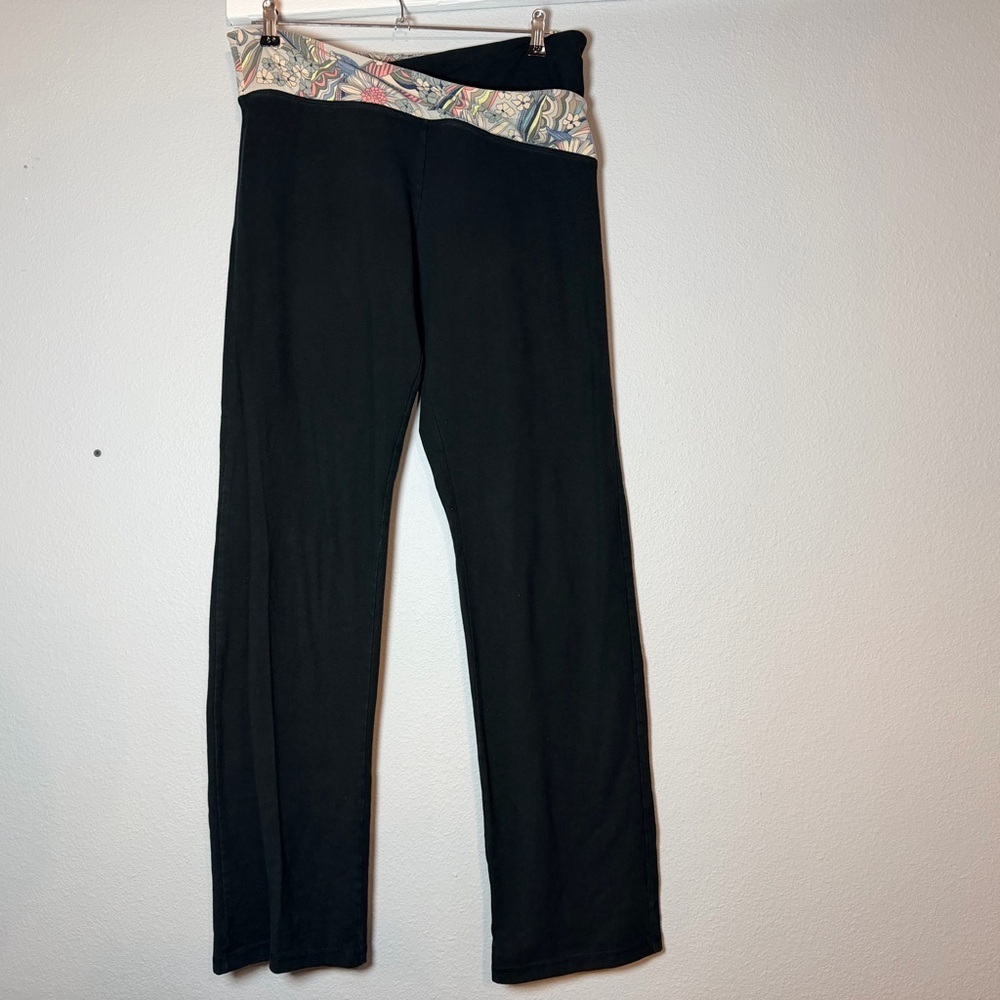 Victoria Sport Crossover Straight Yoga Pants Size XL Black Floral Waistband